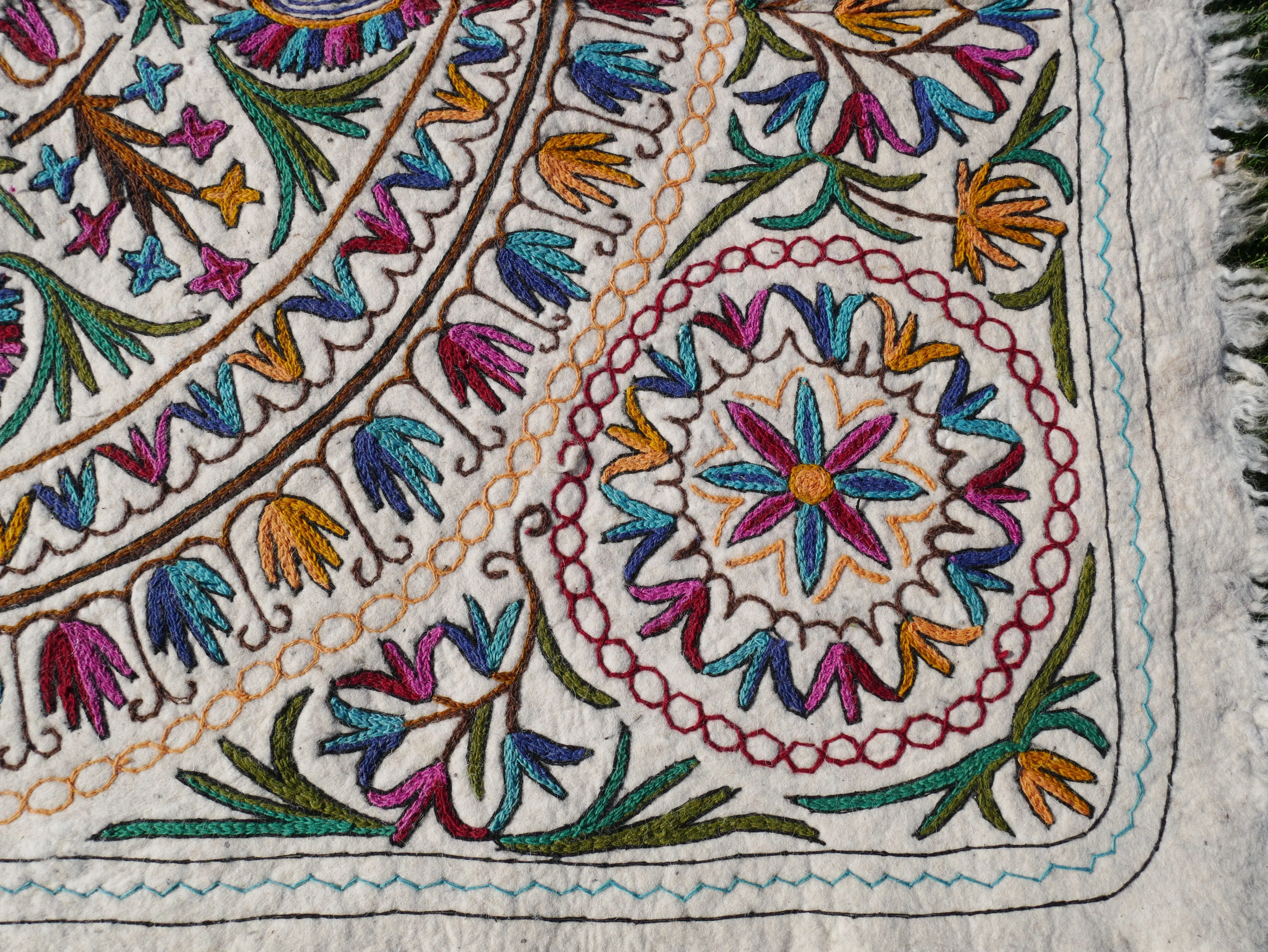 Hand-Felted 7x5 Flower Wool Rug "Namda" from Kashmir - Unique Floral Embroidery on Sheep Wool Felt Base - Boho Decor for Cozy Floors and Hippie Homes