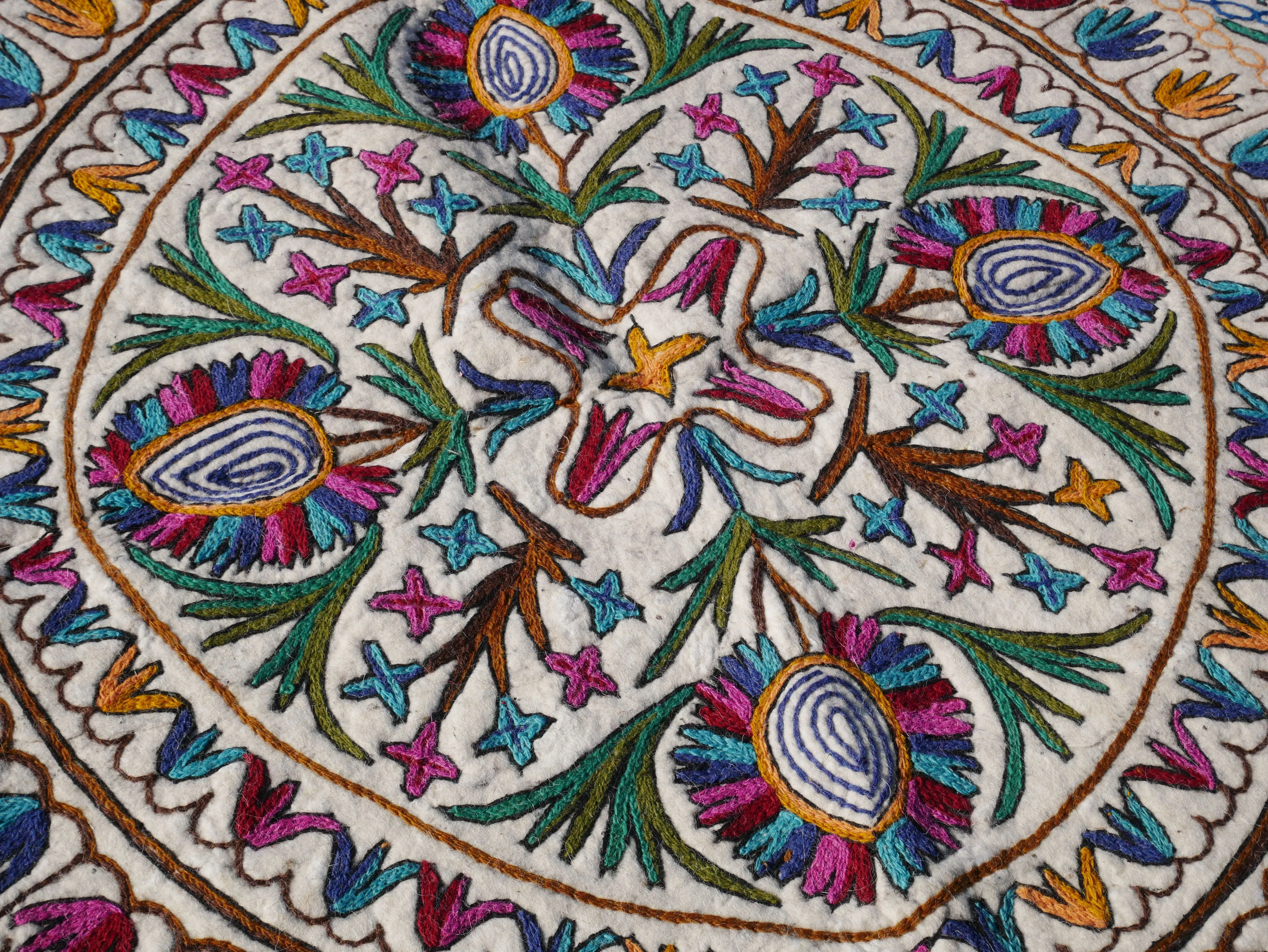 Hand-Felted 7x5 Flower Wool Rug "Namda" from Kashmir - Unique Floral Embroidery on Sheep Wool Felt Base - Boho Decor for Cozy Floors and Hippie Homes